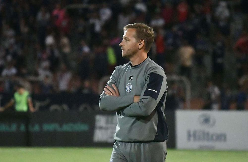 Martín Cicotello, el DT de Independiente Rivadavia que no le encuentra la vuelta al andar del equipo. Foto: José Gutierrez / Los Andes