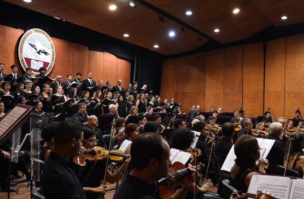 La Novena de Beethoven une a solistas, coro y orquesta.