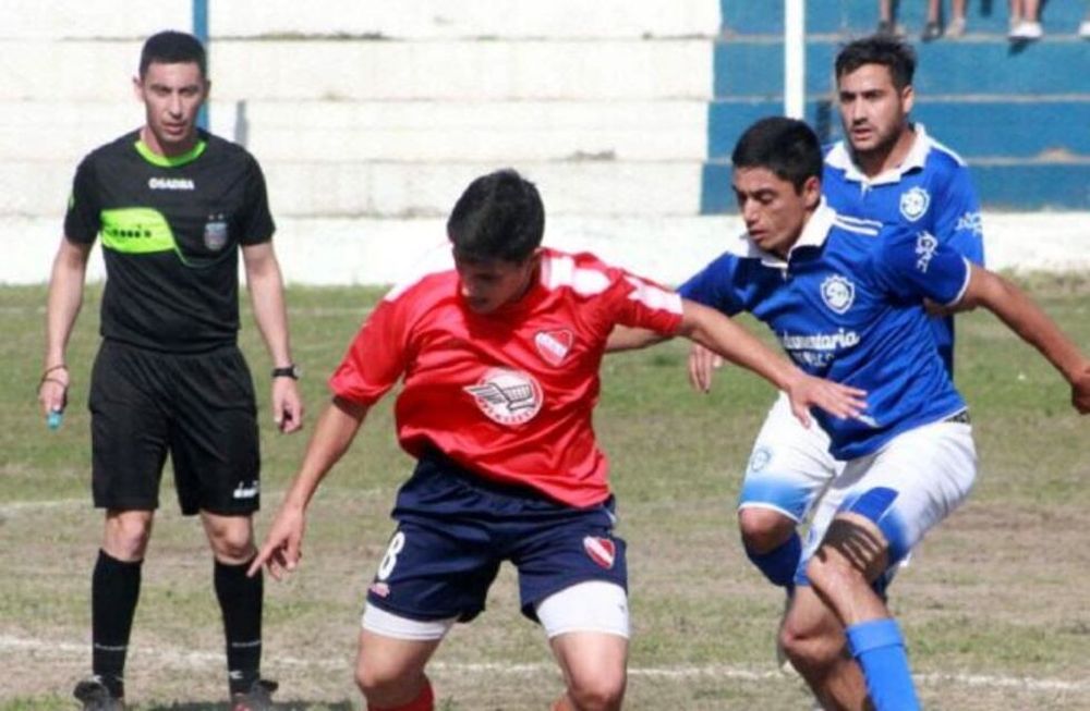 Independiente goleó y también es puntero