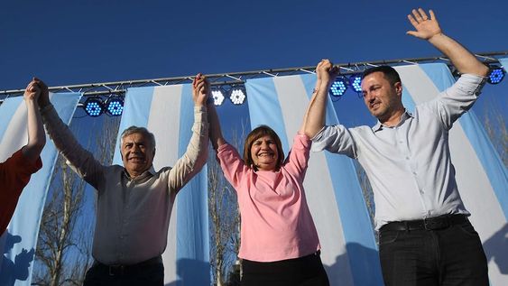 Alfredo Cornejo candidato a Gobernador de Mendoza, Patricia Bullrich candidata a Presidenta de la nación y Luis Petri precandidato a Vicepresidente de la Nación de Juntos por el Cambio Foto: José Gutierrez / Los Andes