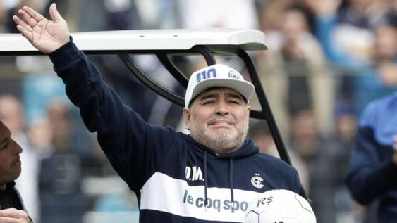 Diego Maradona estará presente esta tarde en el Bosque cuando el Lobo reciba a Patronato en el inicio de la Liga Profesional de Fútbol. / Gentileza.