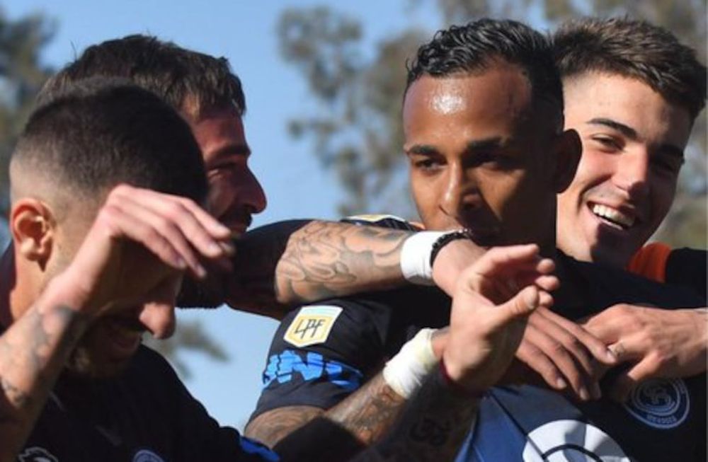 Villa, autor del gol de Independiente Rivadavia ante Independiente. (Prensa Independiente Riv).