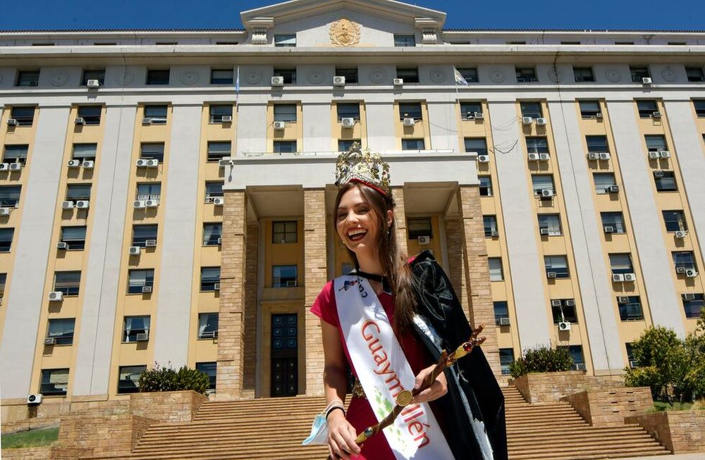 Sigue el reclamo por la reina de la Vendimia de Guaymallén. Julieta Lonigro, reina elegida por vecinos de Guaymallén en diciembre de 2021. Foto: Orlando Pelichotti / Los Andes