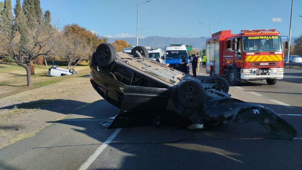 Conducía alcoholizado, chocó y provocó un doble vuelco en Guaymallén.