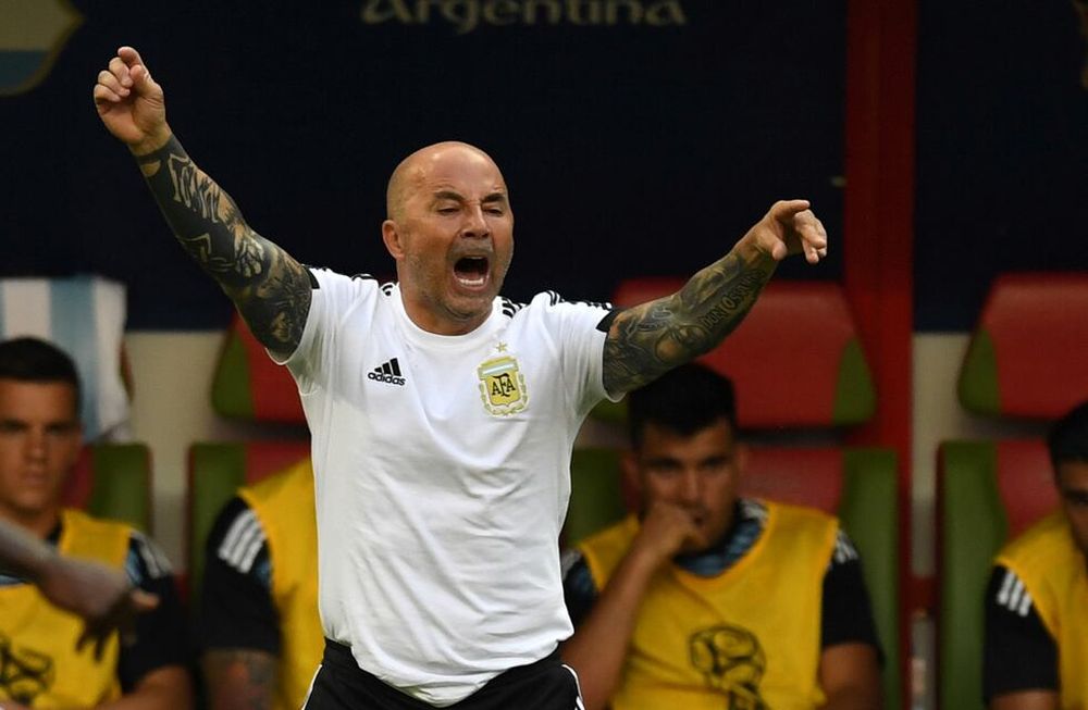 De mal gusto: Sampaoli fue a una veterinaria y grabó un video buscando un volante mixto