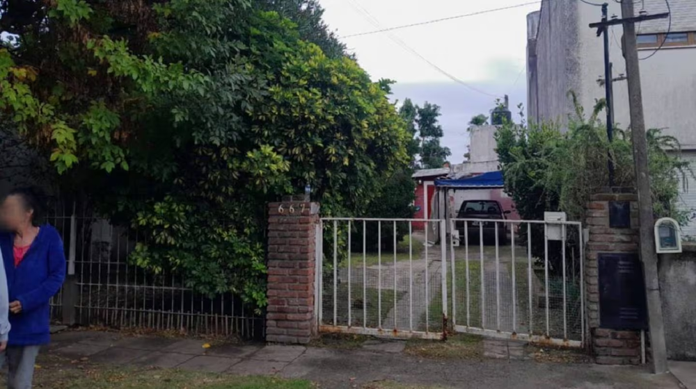 El jubilado fue encontrado muerto en un pequeño galpón de herramientas.