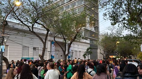 Ni Una Menos Mendoza se manifestó tras el triple femicidio en Florencio Varela