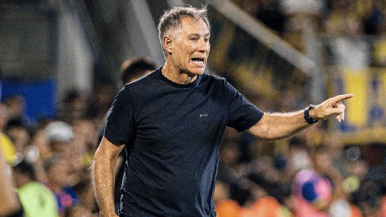 Holan tuvo una gran temporada con el conjunto rosarino, pese a ello llegó a un acuerdo con la dirigencia Canalla y se alejó.&nbsp;