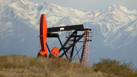 Una conspiración del dólar y el petróleo - Por Rodolfo Cavagnaro