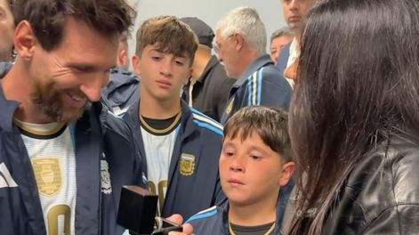 Los exclusivos regalos que recibió Messi de la Conmebol tras su despedida de la Selección Argentina.