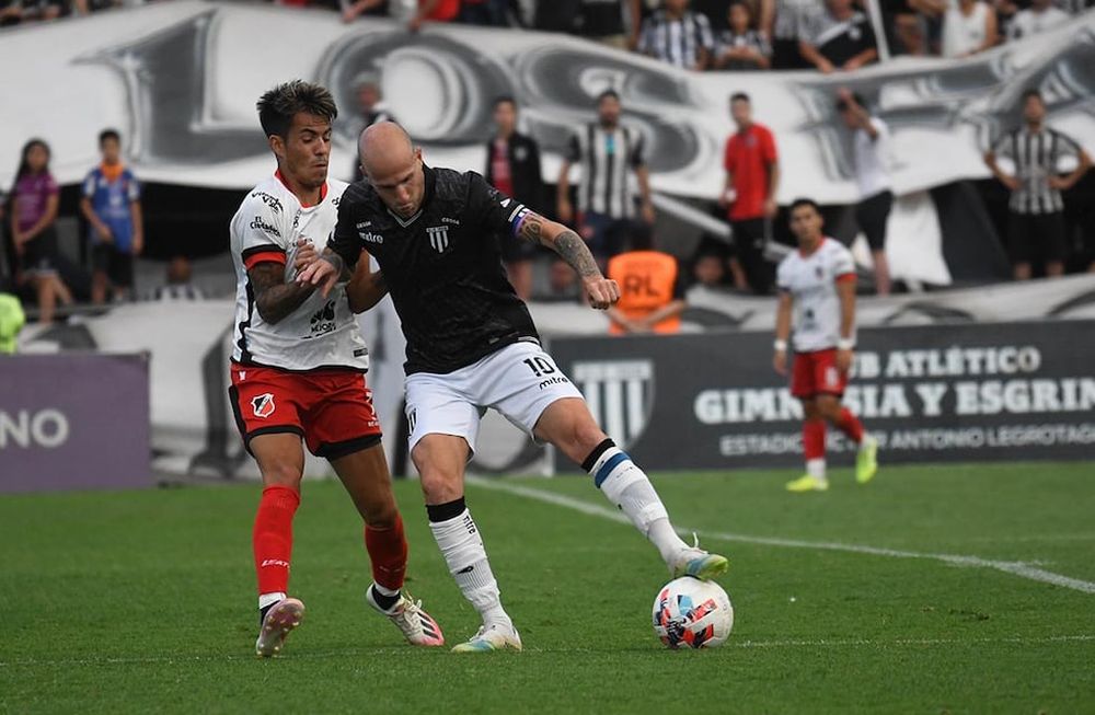 Futbol Primera NacionalGimnasia y Esgrima de Mendoza vs. Deportivo Maipú, en el estadio Victor Legrotaglie de Gimnasia.Foto José Gutierrez