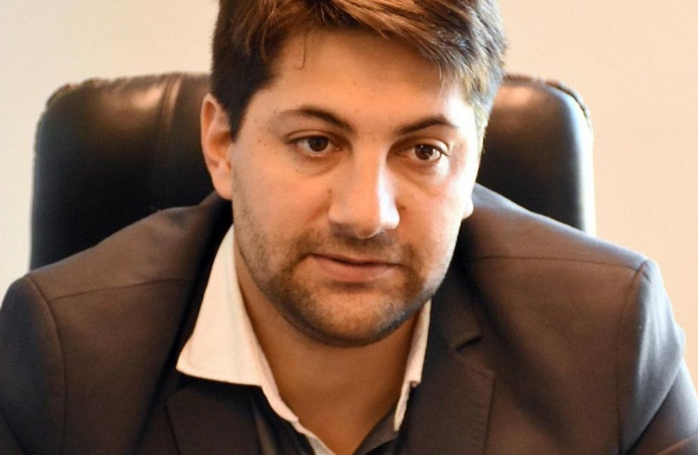 El legislador del PRO Sebastián López fue filmado en una cámara oculta mientras pedía 100 lucas para sacar adelante un proyecto minero.