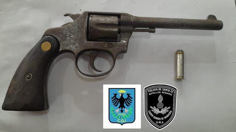 Los Andes | El arma que portaba el menor en un establecimiento educativo | Policía de Santa Fe