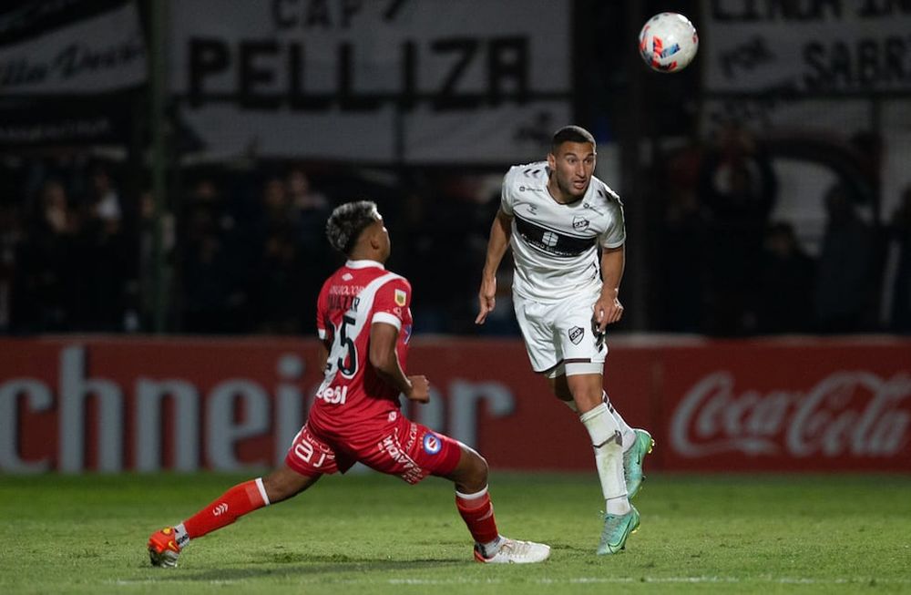 Argentinos Juniors sigue soñando con meterse en los cuartos de final (Foto: Prensa Platense).