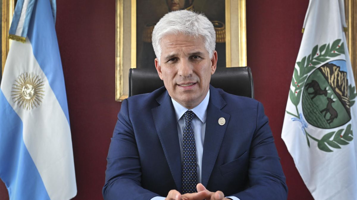 El gobernador de San Luis pidió la renuncia total de su gabinete y avanza con una reforma política