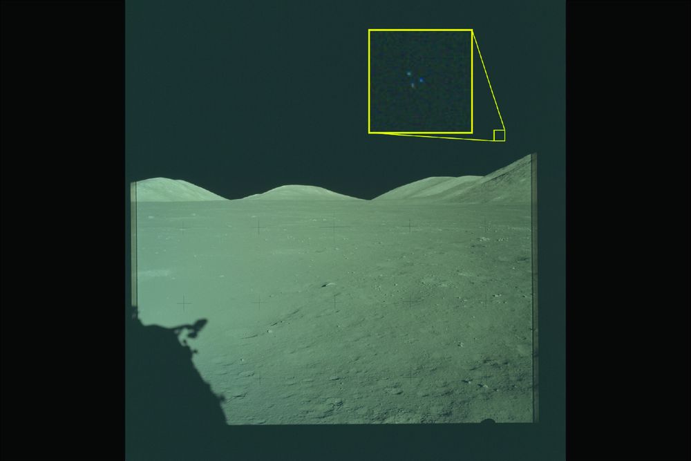 Imágenes de archivo de la misión Apolo 17 a la Luna. El recuadro amarillo contiene una ampliación de la fotografía original en la que se aprecian tres luces sobre el terreno lunar.