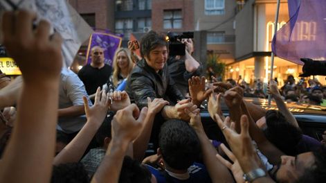 les pido que nos acompañen porque vamos en la dirección correcta las palabras de Javier Milei en Córdoba a días de las elecciones.&nbsp;