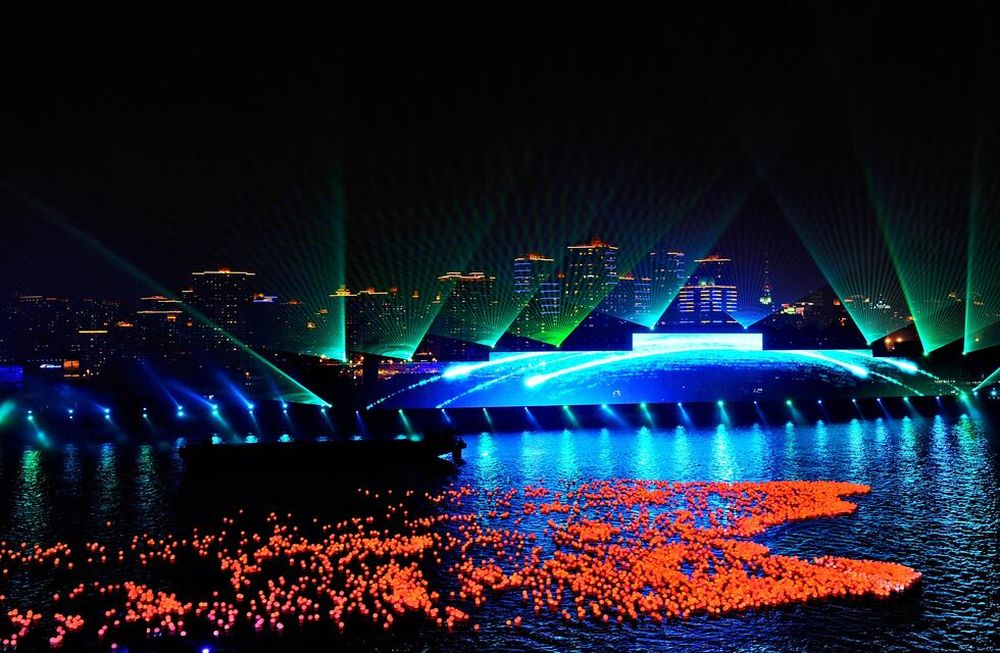 Shanghái, súperiluminada y súpercustodiada por una expo comercial con presencia mendocina