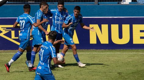 El Tomba debe ganar y esperar otros resultados para meterse en la siguiente instancia. / Los Andes