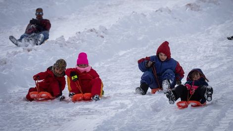 Los Andes | Comenzaron las vacaciones de invierno y gran cantidad de turistas de distintas provincias del país llegaron a Mendoza para disfrutar la nieve en los centros de esquí que tiene la provincia. Foto: Ignacio Blanco / Los Andes