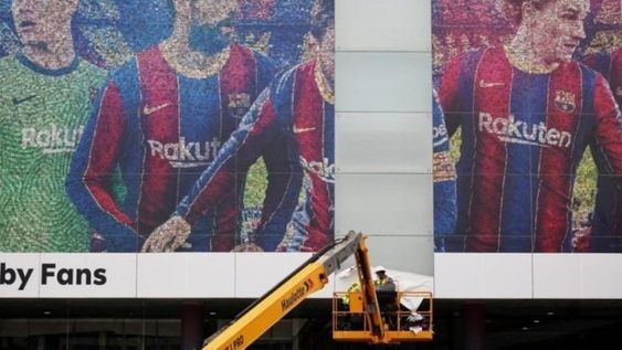 Desde hoy, comenzaron a borrar las imágenes de Messi del Camp Nou. Increíble. / Gentileza. Desde hoy, comenzaron a borrar las imágenes de Messi del Camp Nou. Increíble. / Gentileza.
