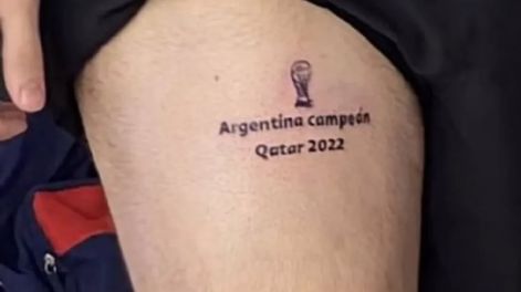 El usuario de TikTok, Juanidevido, compartió un video en el que muestra un tatuaje alentando al seleccionado argentino. Foto: Web