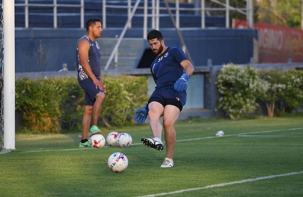 Entrenamiento y práctica de futbol de Independiente Rivadavia, en el estadio Bautista Gargantini.