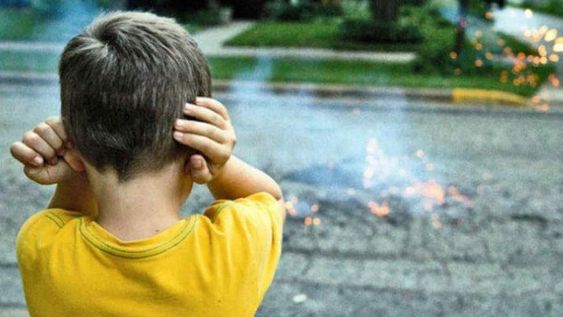 Insoportable. Para las personas con autismo hay ruidos que resultan ensordecedores, como el de la pirotecnia.