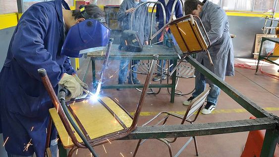 Las escuelas de educación técnica entre las más elegidas por los ingresantes a pimer año y preparando para la vida profesional, ahora con la carrera de Programación.