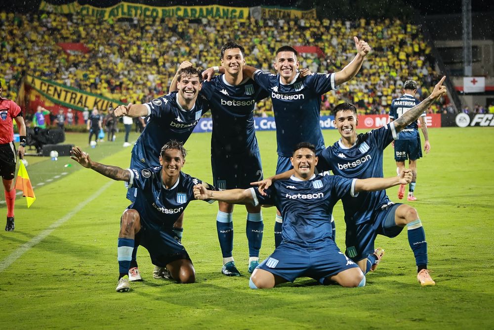 Locura total de los jugadores de Racing en los últimos meses a nivel internacional. Campeón de la Copa Sudamericana y Recopa.&nbsp;