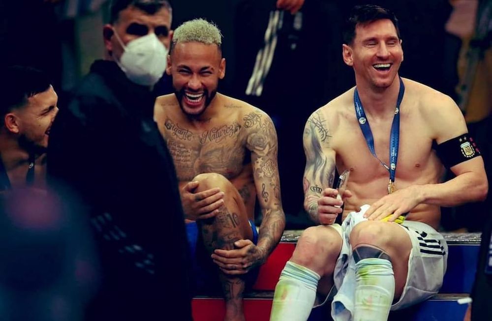 AMIGOS. Messi y Neymar, otra vez juntos. ¡Qué viva el fútbol!