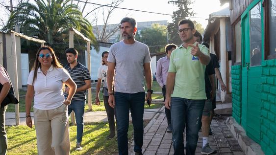 El intendente recorrió las instalaciones del Club Cano, acompañado por el presidente de la institución