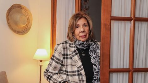 La historia profesional de Bratschi tiene un hilo conductor: la palabra. | Foto: Daniel Caballero / Los Andes