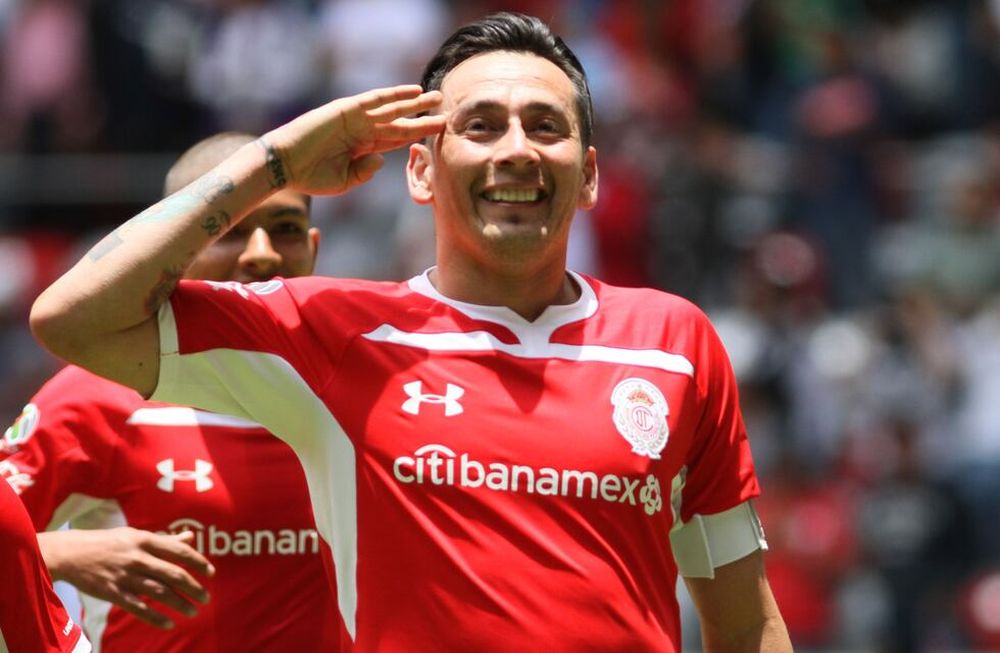La avivada de un argentino que aprovechó un festejo fallido del rival para marcar un gol