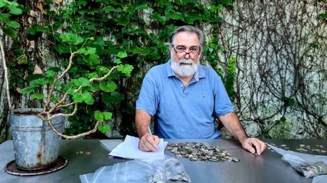 Lo que comenzó como una simple busqueda de elementos por curiosidad convirtió al uso del detector de metales en su pasión.&nbsp;