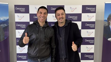 Luis Petri junto a Facundo Correa Llano, presidente local de La Libertad Avanza