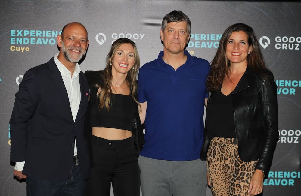 Luis Zambonini (presidente Endeavor Cuyo) y María José Rubio Nanclares (directora ejecutiva Endeavor Cuyo), Mario Pergolini y Julia Bearzi (directora ejecutiva - Endeavor Argentina).