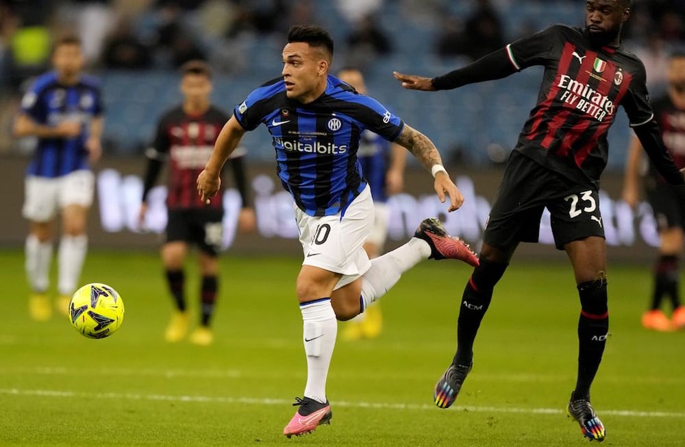 Lautaro Martínez metió el golazo del triunfo del Inter en el clásico con Milan y se coronó campeón de la Supercopa de Italia. (AP)