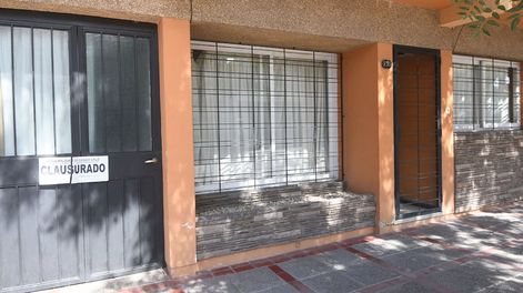 Los Andes | El geriátrico de Godoy Cruz fue allanado y clausurado en la mañana del jueves por orden de la fiscalía de Homicidios. Foto: José Gutierrez / Los Andes