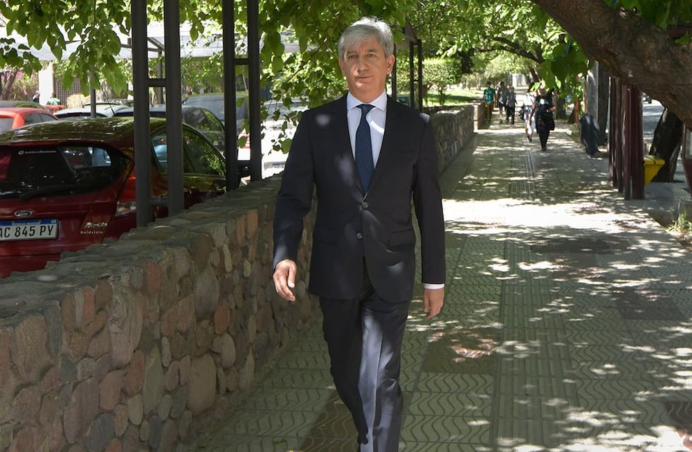 Walter Bento fue destituido como juez federal con competencia electoral; y el Tribunal Oral Federal II ordenó su detención. El Jurado de Enjuiciamiento de Magistrados de la Nación lo encontró culpable por mayoría al haber incurrido en causas de mal desempeño en sus funciones.Tribunales Federales esta jornadaFoto: Orlando Pelichotti