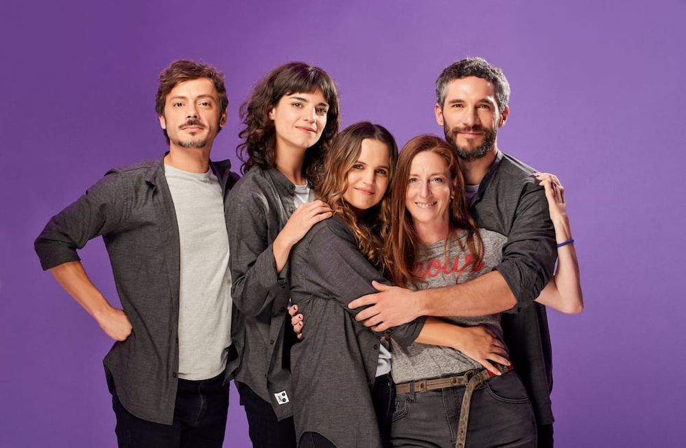 Elenco Estelar Tomás Fonzi, Sabrina Garciarena, Malena Sánchez y Michel Noher un cuarteto que promete emocionar y entretener en cada momento de Pequeños Grandes Momentos.