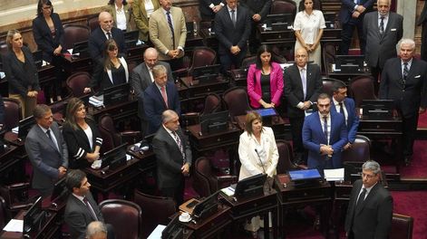 La Libertad Avanza pidió coherencia y rechazó una suba de dietas en el Senado.