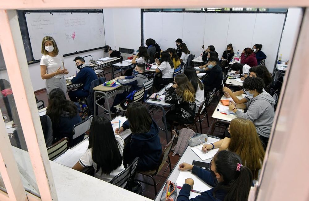 Varias aulas del Nivel Medio lucen saturadas de estudiantes. Foto: Orlando Pelichotti / Los Andes