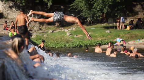 Las Sierras esperan más agua en ríos y lagos para el verano. Y algo más de certezas en la economía para que los turistas empiecen a reservar alojamiento en mayor medida (La Voz/Archivo)