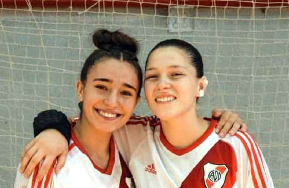 Unidas por  una banda roja