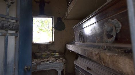 Los Andes | “La Nena” y “El Brasilero”, los dos niños fantasmas del Cementerio de Mendoza que corretean por el lugar. Foto: Orlando Pelichotti / Los Andes.