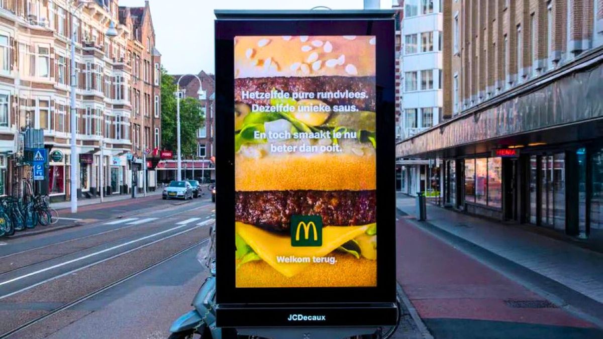 Histórico: Ámsterdam es la primera capital en prohibir la publicidad de carne y combustibles en las calles