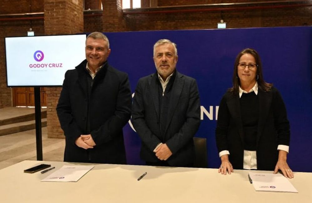 Costarelli firmó un nuevo convenio de colaboración educativa