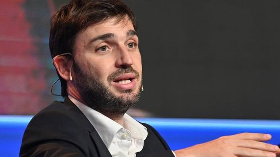 Ignacio Torres, el gobernador de Chubut, ahora apuntó contra Santiago y Luis Caputo.