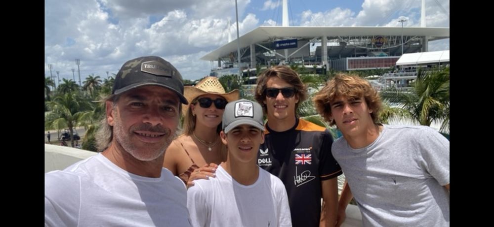 Pablo Cremaschi, el ex Puma mendocino, tiene actualmente 55 años y vive en Miami junto a su familia: sus 4 hijos y su esposa, Jimena Lara.